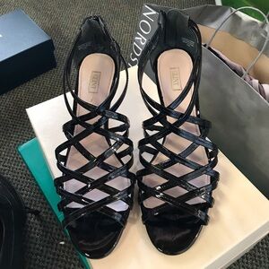 Blk patent leather heels